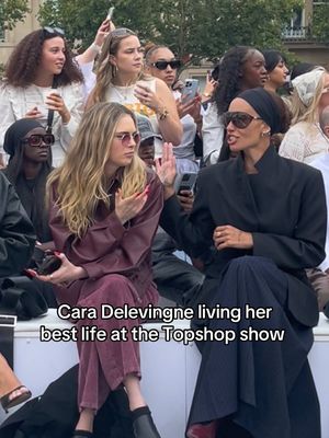 Clearly @Cara Delevingne is having a mega time front row at Topshop’s Trafalgar Square runway return #caradelevingne #topshop 