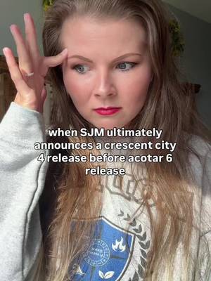 WHYYYYY are we seeing crescent city 4 release announcements before acotar!? I need more info MAM 😭😭😭 #acotar #bookstagram #fantasybooks #romantasy #crescentcity 