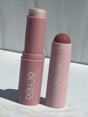 One of my faves from @Doll 10 Beauty - DOLL SKIN GENIUS™ THE MULTI-TASKER 3-IN-1 CREAM COLOR STICK in the shqde Boss Babe! Riskedoll15 saves you 15% off your order!!  #DollSquad #doll10beauty #doll10skincare #doll10dolls