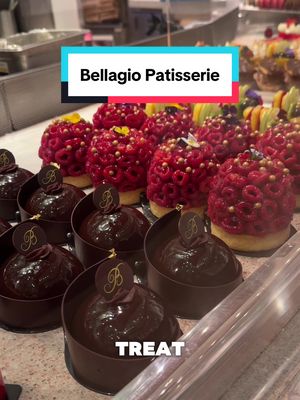 Did you know the world’s largest chocolate fountain lives inside Bellagio Patisserie? Flowing with white, dark, and milk chocolate, it’s the sweetest Vegas sight to add to your must-see list. 🍫⛲️ 📍@Bellagio Las Vegas  #Vegas #LasVegas #ThingsToDoInVegas #VegasDesserts  