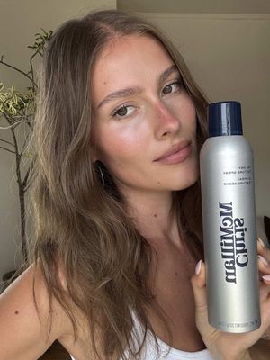 Instant volume and texture. Introducing The Dry Texture Spray. Great for after a fresh blowout to build volume and take the “preciousness”out of hair. Grab yours at Sephora! @Madison Amateau 