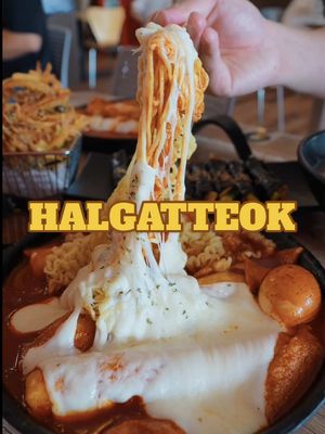📍Halgatteok (2148 S 314th St, Federal Way, WA 98003) The rice cakes are big enough to share between two people and it ranges from $14-$16!  #ricecakes #koreanstreetfood #koreanfood #oden #tempura 