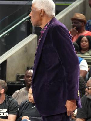 DR. SMOOTH: Julius Erving — who wasn’t named the ‘BIG3’s “Best Dressed” coach for 2025 (Calvin Murphy) — dressed to IMPRESS for the playoffs 🔥 Julius went with the purple velvet suit, with the gold belt, shoes, & rings to match 🟪 LEGEND! 