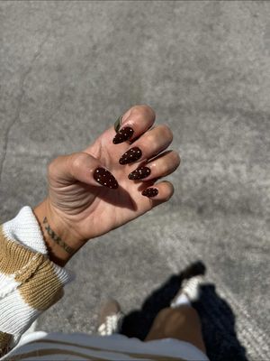 Hailey Bieber polkadot nails but make it fall🧸🤎🍂 #nailinspo #fallnails #autumnnails #haileybiebernails #newnails #trendynails #comewithme #nailideas
