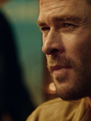 Can we teach our brains to ignore pain? @Chris Hemsworth puts it to the test with some seriously spicy Korean BBQ 🌶️ #LimitlessWithChrisHemsworth