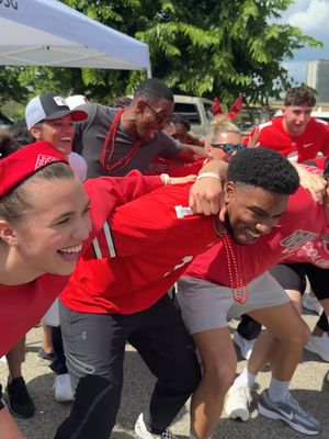 ‘Tis the season for tailgates and touchdowns.