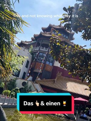 Noch ein Cocktail dazu und der Sommertag im Hotel Ling Bao ist komplett! 🍹☀️ Wie sieht euer perfekter Sommertag aus? 😎 #thisand #thisandtrend #traveltiktok #hotellingbao #phantasialand
