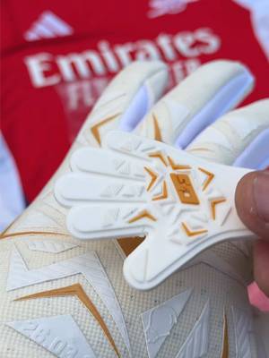 ASMR: Golden Glove Edition 🤩 @MartyMcDevittGK  #goalkeeper #goldenglove #goalkeepergloves 