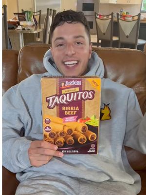 No dress code, no reservations! Just me, the couch , and these crunch little legends🔥 @José Olé #JoseOle #OleYourDay #MiniFiesta #JoseOlePartner #TaquitoTime 
