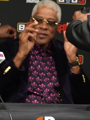 “THAT DRIP? I’M GONNA BE HONEST WITH YOU: I’VE BEEN THE BEST DRESSED COACH FOR A COUPLE OF YEARS NOW.”  Dr. Julius Erving on his purple velvet outfit, as his Chicago Triplets players hyped it up & made him break out the purple sunglasses to match 🗣️🟪  Has there EVER been anyone more stylish in basketball than Dr. J? 🤔