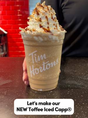 Bet you’ll crave one before the vid ends 👀 Watch the golden drizzles and swirls in the making!😍 #TimHortonsUK #Toffee #New #IcedCapp #Summer 