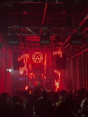 GRWM for Spotify x Alison Wonderland Turn Up AUS Event! ⚡️🩷  #umapartner #spotifypartner @Alison wonderland @Spotify Australia & NZ 