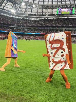 new country, same shenanigans at @Aer Lingus Classic #poptarts #poptartsbowl #ptbowl #ireland #dublin 