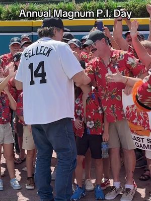Tom Selleck had to make an appearance obv  #Magnumpi #TomSelleck #Tigers 
