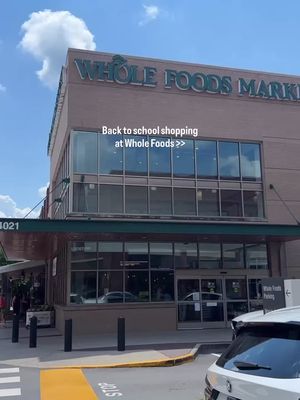 Our favorite part of back-to-school shopping? The @wholefoods haul 🙌 #wholefoodshaul #wholefoods #backtoschool #backtoschoolhaul