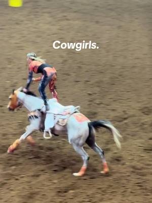 Takes grit to pull off what this cowgirl did 🐎  #trickriding #rodeo #barrelracer #fyp #xyzbca @Bulls, Bands & Barrels 