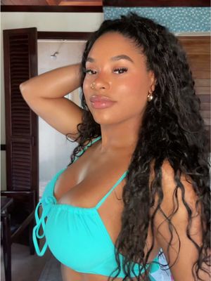 I’ve had these braids in for almost 4 months now (yes, FOUR 😅) so you know the leave-out and new growth needed some extra love before stepping out in Belize tonight. I used the new @K18 Hair HeatBounce conditioning heat protectant to touch things up. She protects from the cuticle to the cortex, okay?! Not just surface level tings. Even in this heat and humidity, my hair stayed soft, smooth, and frizz-free. We love a multitasking queen 💅🏽✨ #ad #k18partner #K18results @sephora 