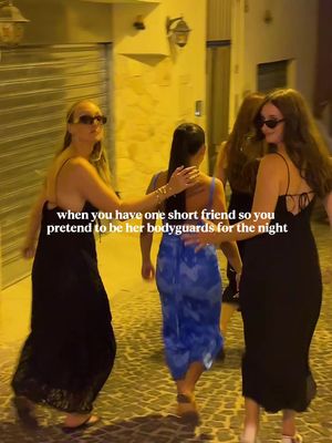 on a mission to protect our little elf<3 #friendgroup #bodyguards #shortfriend #tallfriend #girlsgroup 