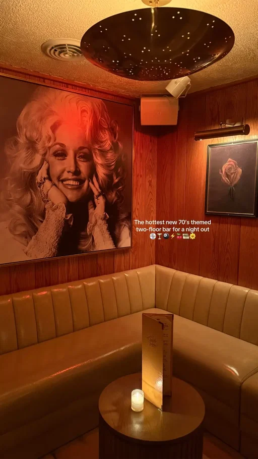 Obsessed with this new going out spot with a pool table, vintage photobooth & excellent martinis🍸📍The Ripple Room #goingoutnyc #nycbars #cocktailbar #lowereastside #girlsnightout 