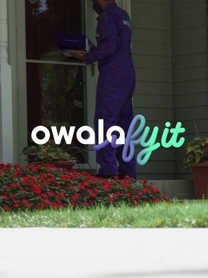 Knock, knock. We’re coming right to your front door with a little surprise and a lot of Owalafy magic. #owala #owalawaterbottle #owalafyit