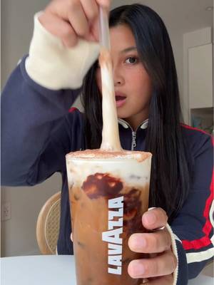 From the courts to the cafe, Lavazza’s Iced Tiramisu Coffee was so good, I had to bring the recipe home with me!!!  Ingredients: • Ice Cubes • 60ml chocolate syrup • 200ml cold brew or a double shot of espresso • 70g whipped cream or mascarpone spuma • Cocoa powder, for garnish Procedure: • Place the ice cubes in the glass • Pour the chocolate syrup over the ice • Pour the cold brew • Top with cream • Sprinkle with cocoa powder #ad @lavazzausa #LavazzaCoffee #USOpen 