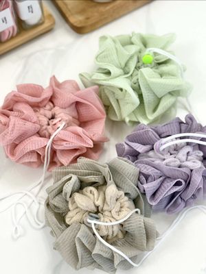 The loofah everyone’s secretly obsessed with🛁💆‍♀️ Lather + exfoliate = 1 step to soft, happy skin! No more slippery soap struggles 🙌 Send this to someone who needs a shower upgrade! 💛 #founditonamazon #bathessentials #showerroutine #amazonfinds #amazonessentials