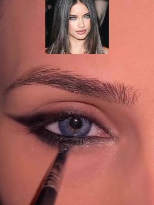 Adriana Lima’s iconic eye look 😍 @Laura 