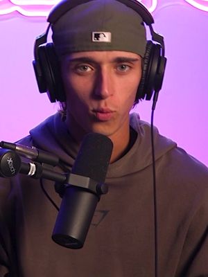 Let's see if we can get this post to 9.5 million likes in one hour like Taylor!!! New episode out now 