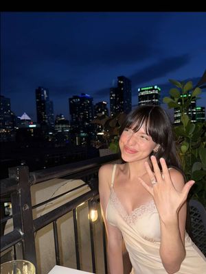 got so overwhelmed i forgot to screenrecord so many people (like my little sister who’s reaction was so damn cute we both cried like babies 😭😭😭😭) but anyway <3 #proposal #reaction #fy 