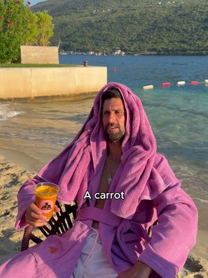 From behind the bar in Paris in May to the Feel Good Shoot, let’s test @Novak Djokovic’s Juicer Skills 👨‍🍳#hopecore #fyp #foryoupage 