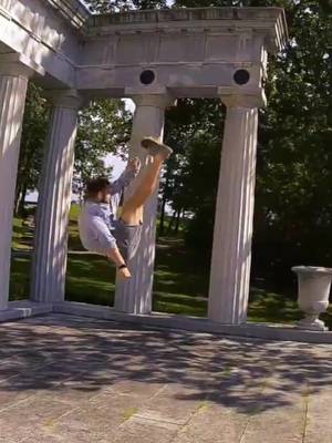 Touchdown Raiz Corkscrew Double Leg 🦵🦵Tricking in a beautiful location 🏰 #tricking #movement #kansascity #fyp #adrenaline 