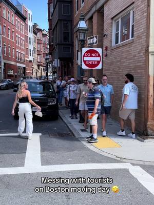 the faces at the end are sending me 🤣 #boston #movingday 