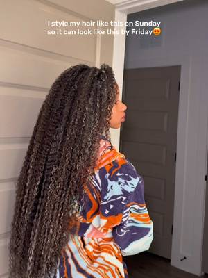 Ah yess the shrinkage and manic head shaking!🤭 THIS WASH AND GO CAME OUT SO GOOD!😍✨🎀👸🏽 - - - #hairgrowth #length #hairgoals #curlynaturalhair #naturalhairstyles 