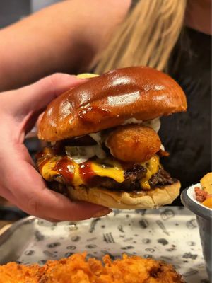 👀🍔 LEEDS… are these the best burgers you’ve seen? @Fat Hippo burgers have touched down on Boar Lane & they’re bringing stacks on stacks of saucy, juicy burgers and it’s guaranteed to get messy 🤤 📍 22 Boar Lane, LS1 🤝 Who you bringing?  *gifted #fathippo #juicyburger #leedseats #leedsfoodie #leedscitycentre 