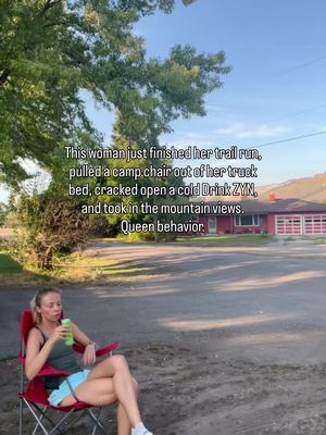 She runs trails. She packs a chair. She drinks turmeric. Honestly? Peak recovery behavior 💛 #trailrunning #Running 