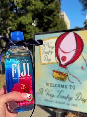 Earth’s Finest “A Very Laufey Day” 🎈✨🌺 #fijiwater #earthsfinestwater #averylaufeyday 