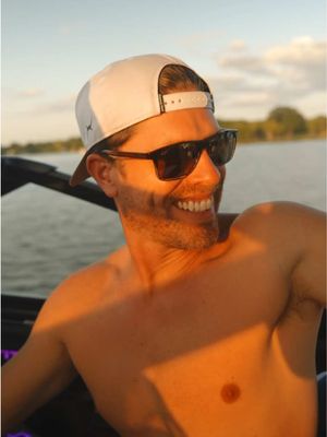Hope your Labor Day weekend festivities look a little like this! #dustinlynch #laborday #boatlife 