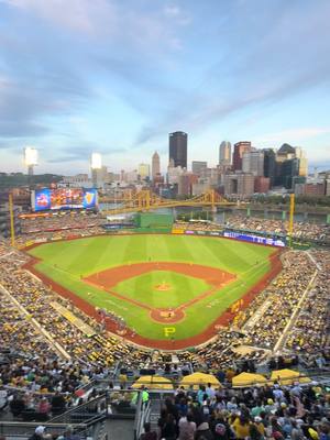 Look at God man #pittsburgh #pncpark #pittsburghpirates #savannahbananas #gameday #zachbryan #americannights #pennsylvania #bananaball 