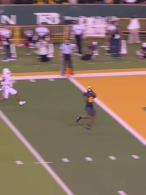 KOBE PRENTICE WIDE OPEN TD The former Alabama WR takes one back for @Baylor Football against Auburn 👏 #cfb #cfp #CollegeFootball #baylor #big12 