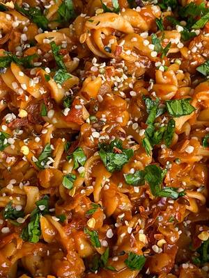 Over 35g of plant-protein per serve in this Smoky Red Lentil Pasta!  An easy, rich and comforting mid-week dinner. Full recipe on my website - link in bio ❤️ #highprotein #proteinpasta #veganpasta #healthypasta #DinnerIdeas 