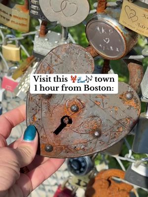 This charming town, founded in the 1600s, is just an hour from Boston and offers a perfect coastal getaway. Here’s what to do in Portsmouth, New Hampshire.  🏨 Stay at the beautifully designed Hotel Thaxter, named after local icon Celia Thaxter, and walk everywhere! 🏛️ Stroll the historic streets for some tax-free shopping and check out the colonial vibes at strawbery banke museum.  🏖️ Take a tour boat to the Isles of Shoals (with thomas laighton or portsmouth harbor cruises) or drive a few minutes to Jenness Beach for great waves and good vibes. 🦞 For a unique take on clam chowder, head to The Hungry Lobster in Rye and try the “Fluffy.” You can’t go wrong with their lobster rolls either!   🥖 In Portsmouth, grab a bite at Moxy, Elephantine Bakery, la maison navarre, or Cheese Louise. 🎶 Cap off your night with a show at The Music Hall, Press Room or Jimmy’s Jazz Club.  Portsmouth is a favorite for a day trip or weekend getaway! What’s your favorite thing to do there?