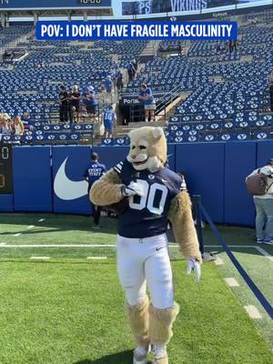 men take notes @Brooklyn and Bailey #cosmo #BYU #CollegeFootball 
