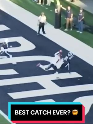 How many times have you watched this insane college football catch? 🤯 (via @ESPN) @FanDuel #catch #liberty #CollegeFootball 