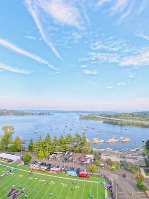 Sailgating season is here 😍🛥️ #GoHuskies #collegfootball #pnw 