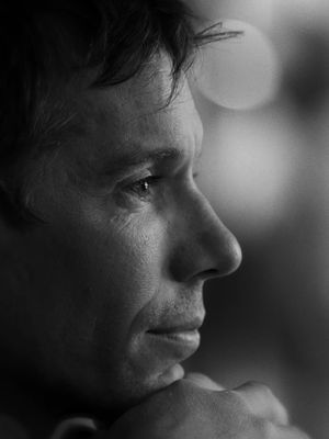The one and only Alex Honnold, of Free Solo fame, is on Huberman Lab tomorrow. We discuss how to break down massive goals into stages to work on daily, how to train to be stronger, why a 1x-per-week long run is beneficial, mortality as a guide and much more. #hubermanlab #alexhonnold
