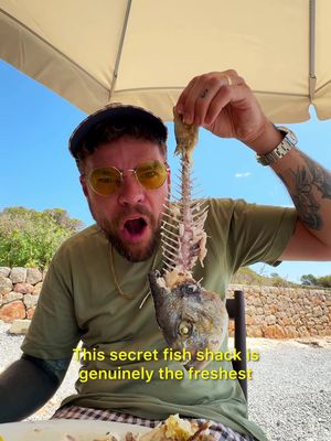 SECRET FISH SHACK 🐟 I absolutely loved it here. Wish I’d found it sooner. I’d have come here every day. #seafood #fishshack #ibiza #ibizafood #onlyscrans 