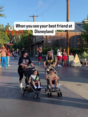 When you see your buddy at Disneyland 🥹🤩😂 @CiscoKid & Kenna @Disney Parks #Disneyland70 #DLRHalloweenTime #DCAPlazadelaFamilia 