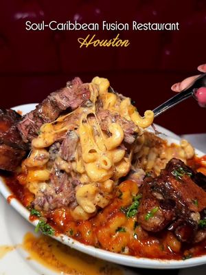 Jordyn’s Soul Cafe 📍 4319 Montrose blvd - my favorites are the ox mac & cheese, and jerk snapper hands down! But I honestly loved everything in my video!  I like to go during café hours during the day when it’s not so busy for the best experience. You can go anytime though.  ##houston##htx##houstonfood##houstoneats##houstontexas