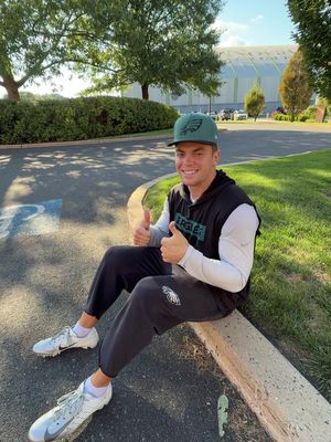 Big Coop on a stoop @Chris OBrien #eagles #nfl #cooperdejean #cooponastoop 