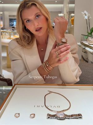 Just a girl in love with Bulgari 🐍 team Tubogas or Seduttori ?  #watch #shopping #bulgari #bvlgari #bvlgarihighjewelry #watches #serpenti #shop #paris 